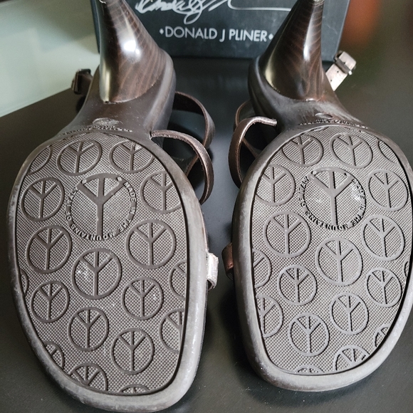 Pewter strappy sandals - Picture 2 of 5